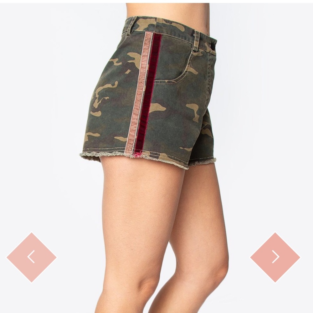 Camo High Rise Shorts - Picture 3 of 7